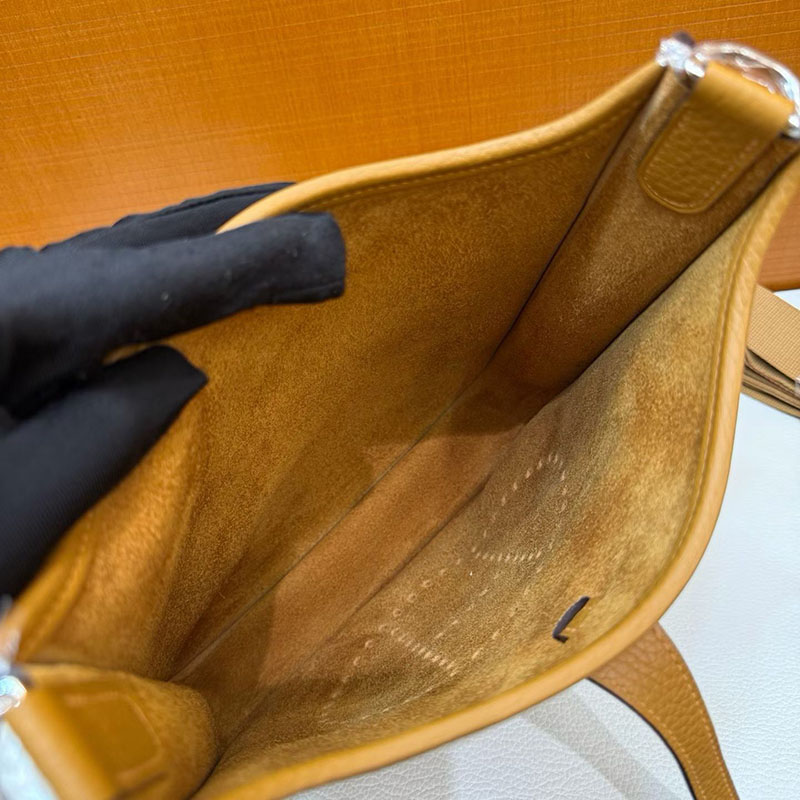 エルメスコピー通販 HERMES エヴリン3 23 セサミ トリヨンクレマンス シルバー金具 H087941CK2S エルメス エヴリンⅢ - 画像 (6)