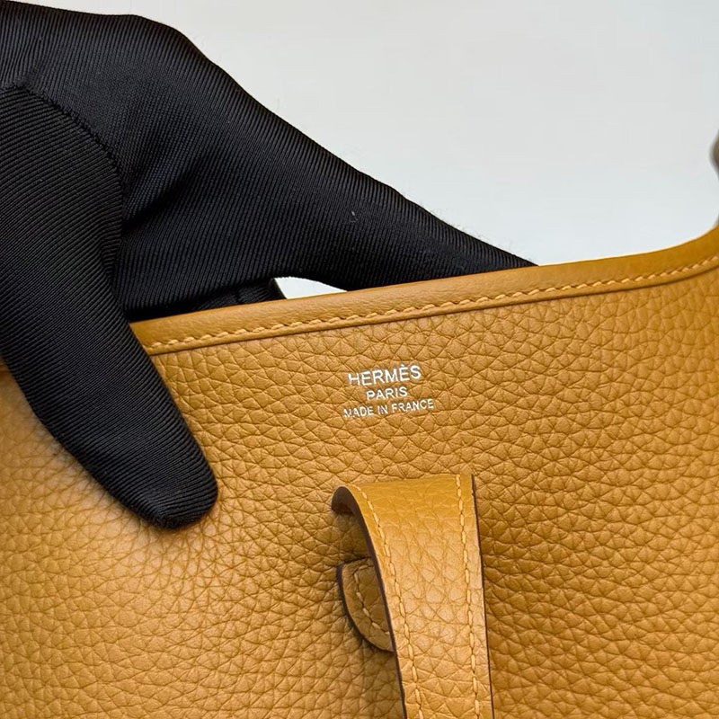 エルメスコピー通販 HERMES エヴリン3 23 セサミ トリヨンクレマンス シルバー金具 H087941CK2S エルメス エヴリンⅢ - 画像 (5)