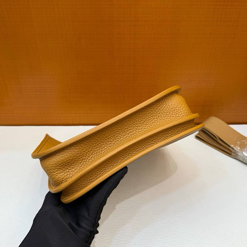 エルメスコピー通販 HERMES エヴリン3 23 セサミ トリヨンクレマンス シルバー金具 H087941CK2S エルメス エヴリンⅢ - 画像 (4)