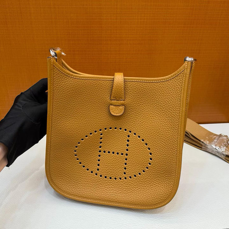 エルメスコピー通販 HERMES エヴリン3 23 セサミ トリヨンクレマンス シルバー金具 H087941CK2S エルメス エヴリンⅢ - 画像 (2)