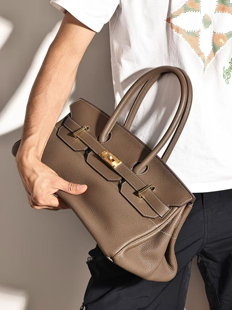 エルメスコピー通販 HERMES ショルダーバーキン42 エトゥープ トリヨンクレマンス ゴールド金具 H044927CC18 バーキン 男性 芸能人 - 画像 (2)