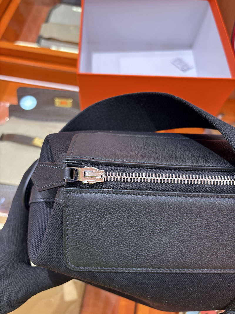エルメス メンズバッグ HERMES R.M.S 12H bag フール トゥ バッグ ブルーマリン/ブラック トワルアッシュ シルバー金具 2634705 エルメス メンズバッグ ビジネス - 画像 (5)