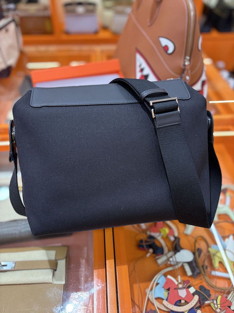 エルメス メンズバッグ HERMES R.M.S 12H bag フール トゥ バッグ ブルーマリン/ブラック トワルアッシュ シルバー金具 2634705 エルメス メンズバッグ ビジネス - 画像 (4)