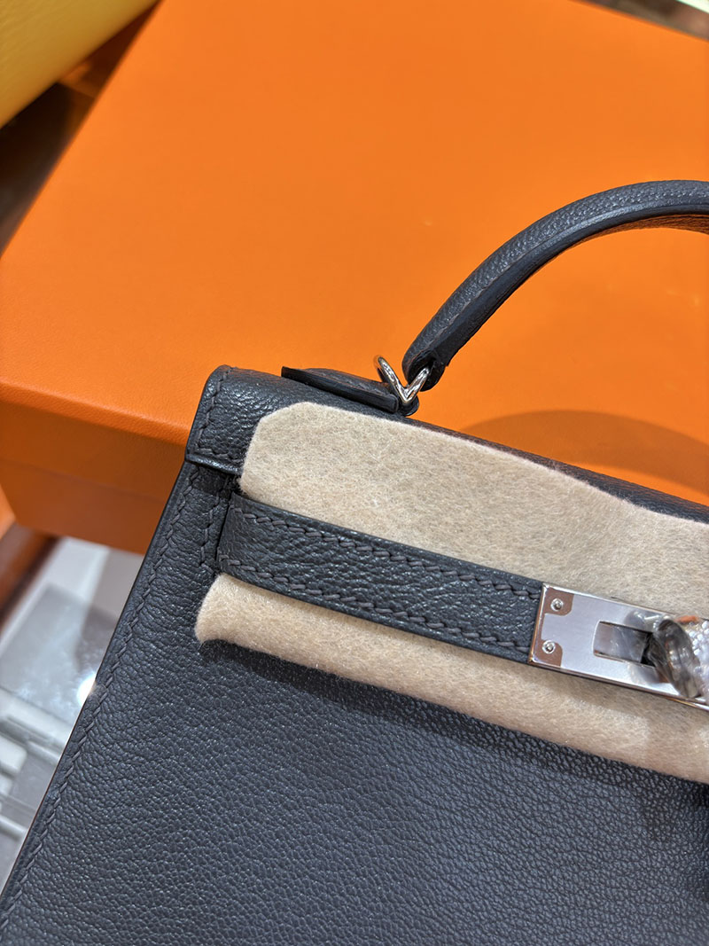ミニケリー 定価 HERMES ケリーミニ2 外縫い グラファイト シェブルミゾル シルバー金具 H073628CK88 エルメス ケリーミニ2 - 画像 (9)