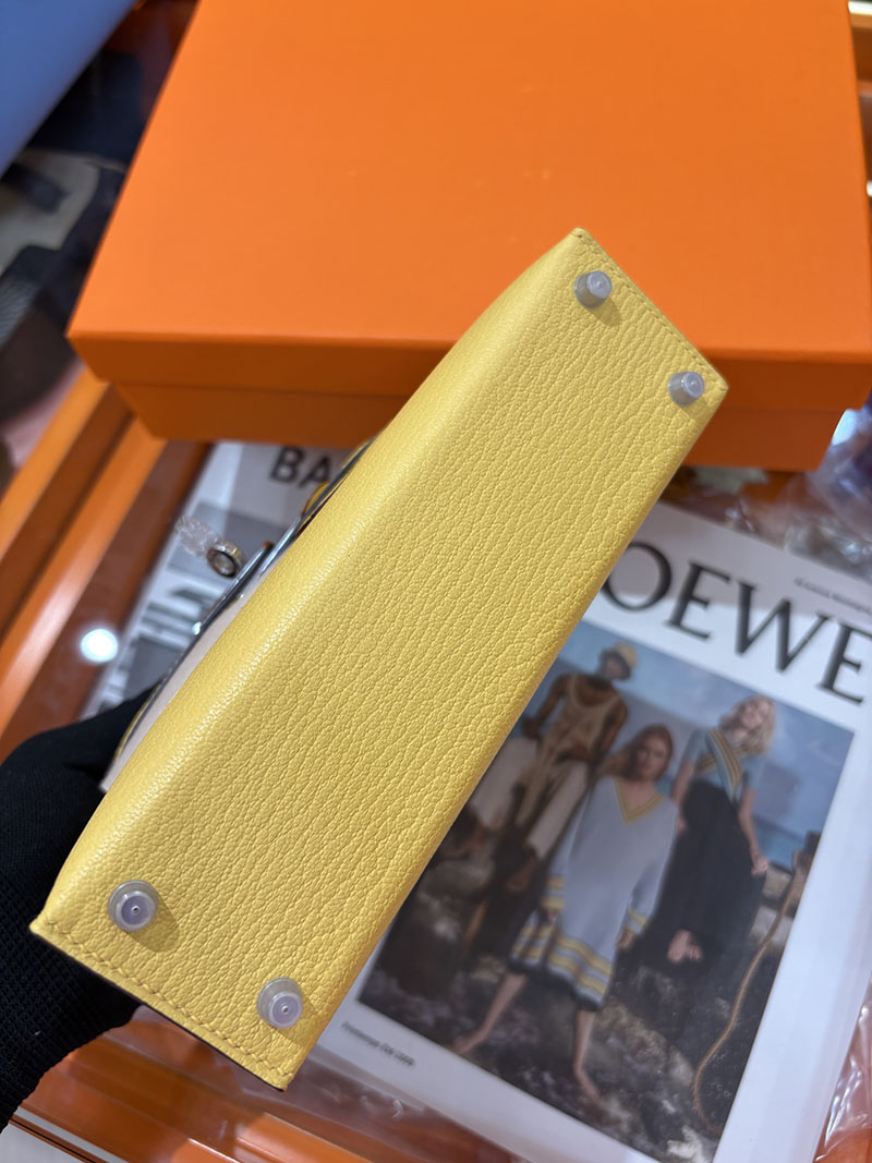 ミニケリー 定価 HERMES ケリーミニ2 外縫い ジョーヌナプル シェブルミゾル シルバー金具 H073628CK9O エルメス ケリーミニ2 - 画像 (4)