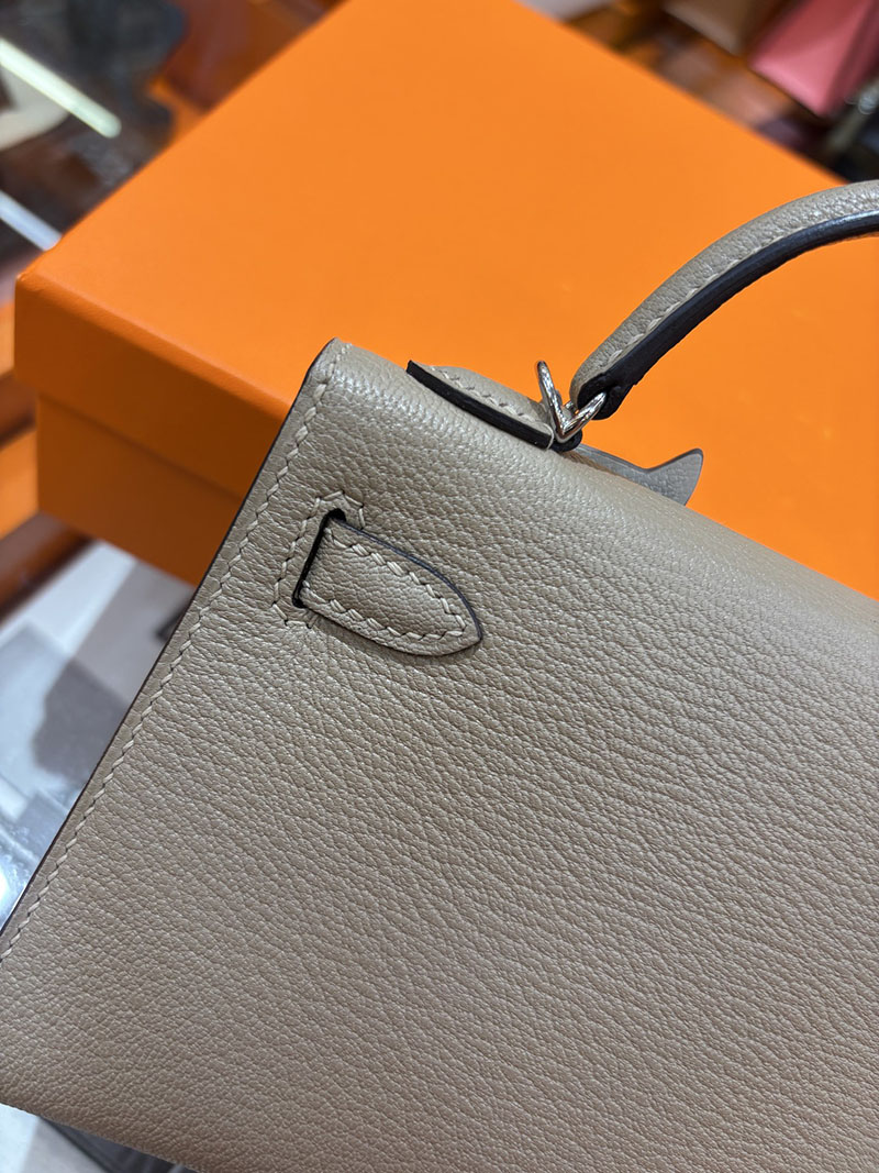 ミニケリー 定価 HERMES ケリーミニ2 外縫い トゥルティールグレー シェブルミゾル シルバー金具 H073628CK81 エルメス ケリーミニ2 - 画像 (4)