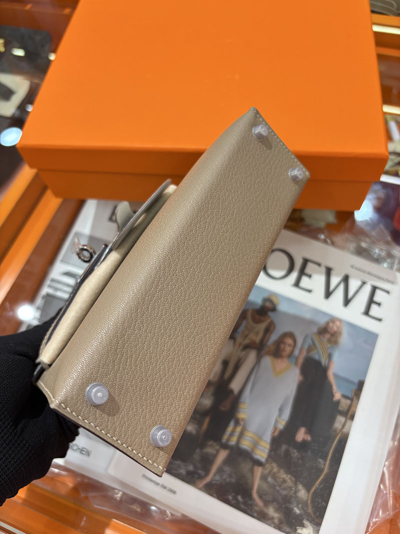 ミニケリー 定価 HERMES ケリーミニ2 外縫い トゥルティールグレー シェブルミゾル シルバー金具 H073628CK81 エルメス ケリーミニ2 - 画像 (3)