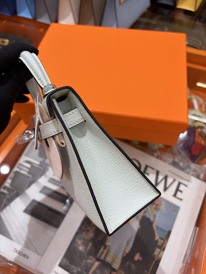 ミニケリー 定価 HERMES ケリーミニ2 外縫い マッシュルーム シェブルミゾル シルバー金具 H073628CK0T エルメス ケリーミニ2 - 画像 (6)