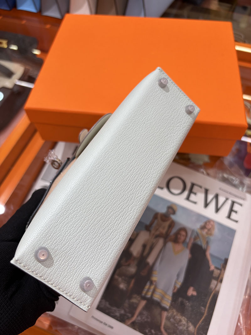 ミニケリー 定価 HERMES ケリーミニ2 外縫い マッシュルーム シェブルミゾル シルバー金具 H073628CK0T エルメス ケリーミニ2 - 画像 (3)