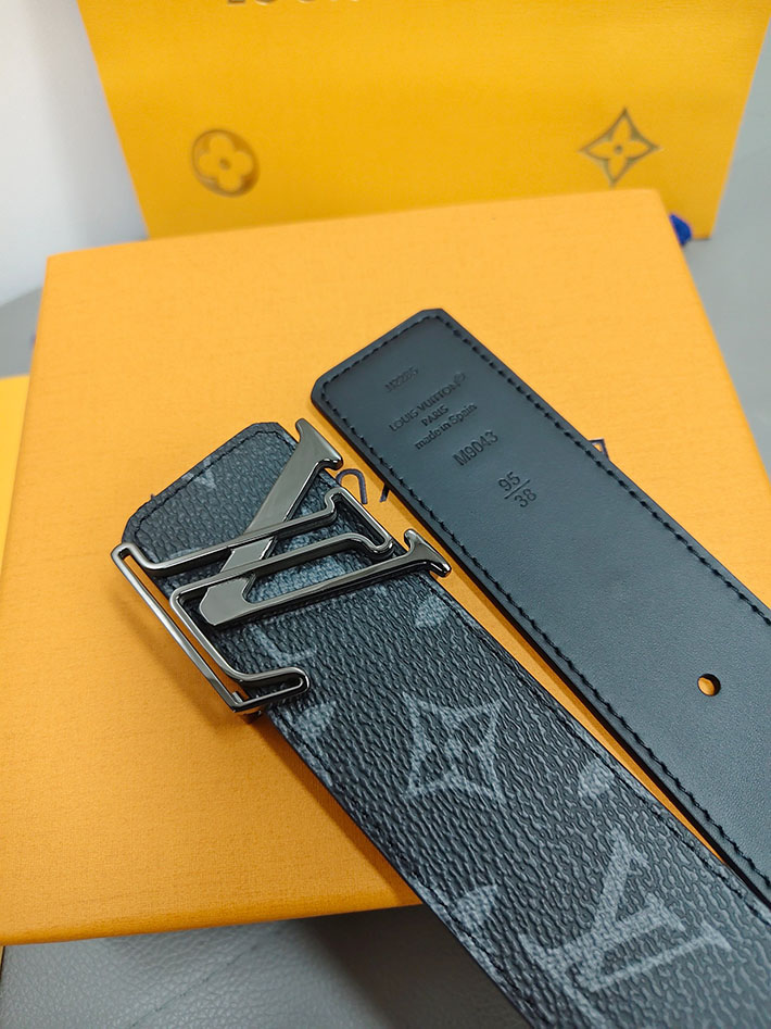 最高級ルイヴィトンスーパーコピー Louis Vuitton ベルト・LV イニシャル 40MM リバーシブル 2634816 ヴィトン ベルト 安い - 画像 (6)