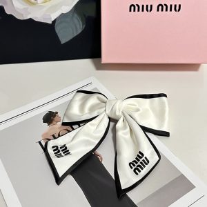 Miumiu ヘアアクセサリー リボン