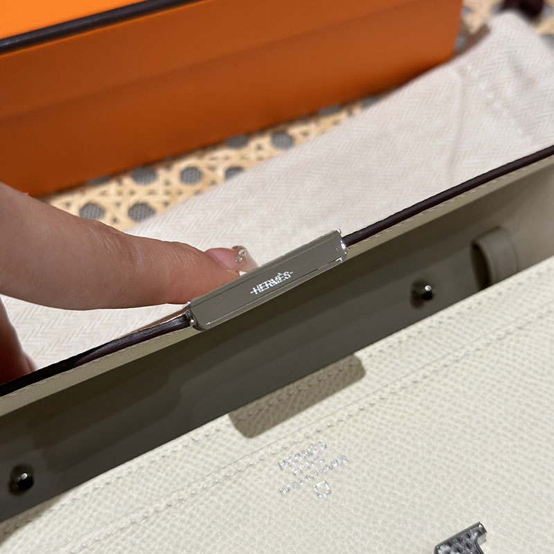 エルメス安い HERMES コンスタンスロング トゥーゴー ナタ ヴォーエプソン シルバー金具 H080201CPI2 コンスタンス トゥーゴー 定価 - 画像 (4)