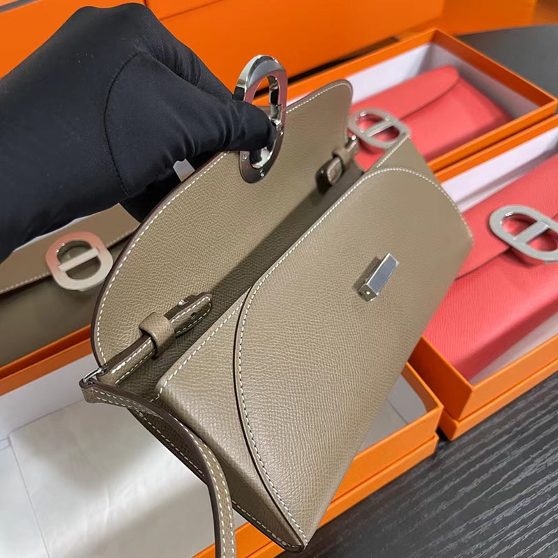 エルメス安い HERMES シェーヌダンクル トゥーゴー エトゥープ ヴォーエプソン シルバー金具 H083141CK18 エルメス トゥーゴー 定価 - 画像 (4)