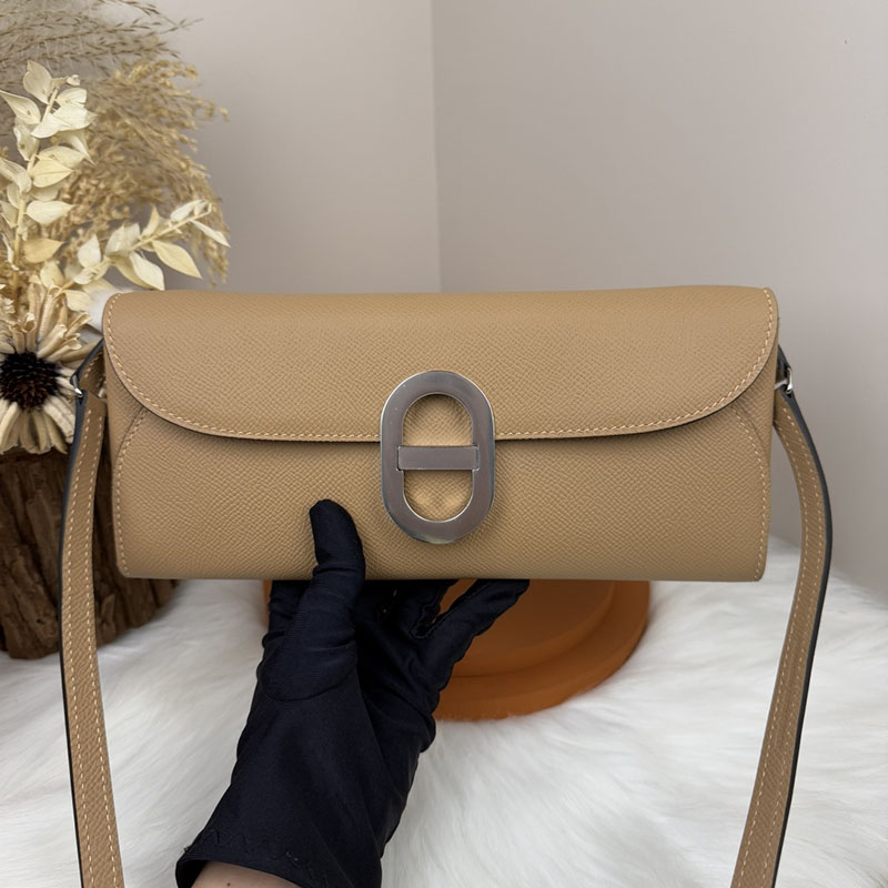 エルメス安い HERMES シェーヌダンクル トゥーゴー チャイ ヴォーエプソン シルバー金具 H083141CK0M シェーヌダンクルトゥーゴー 定価 - 画像 (3)