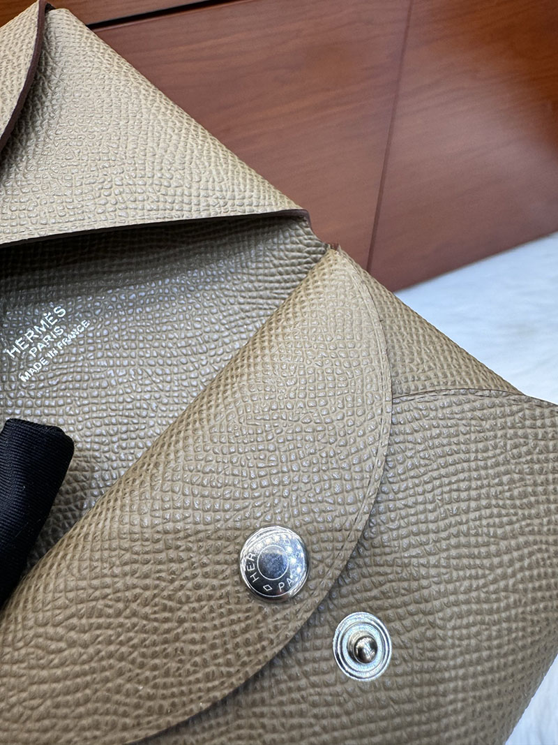 エルメス安い HERMES カルヴィデュオ カードケース エトゥープ ヴォーエプソン シルバー金具 H083035CK18 カルヴィデュオ 使い勝手 - 画像 (9)