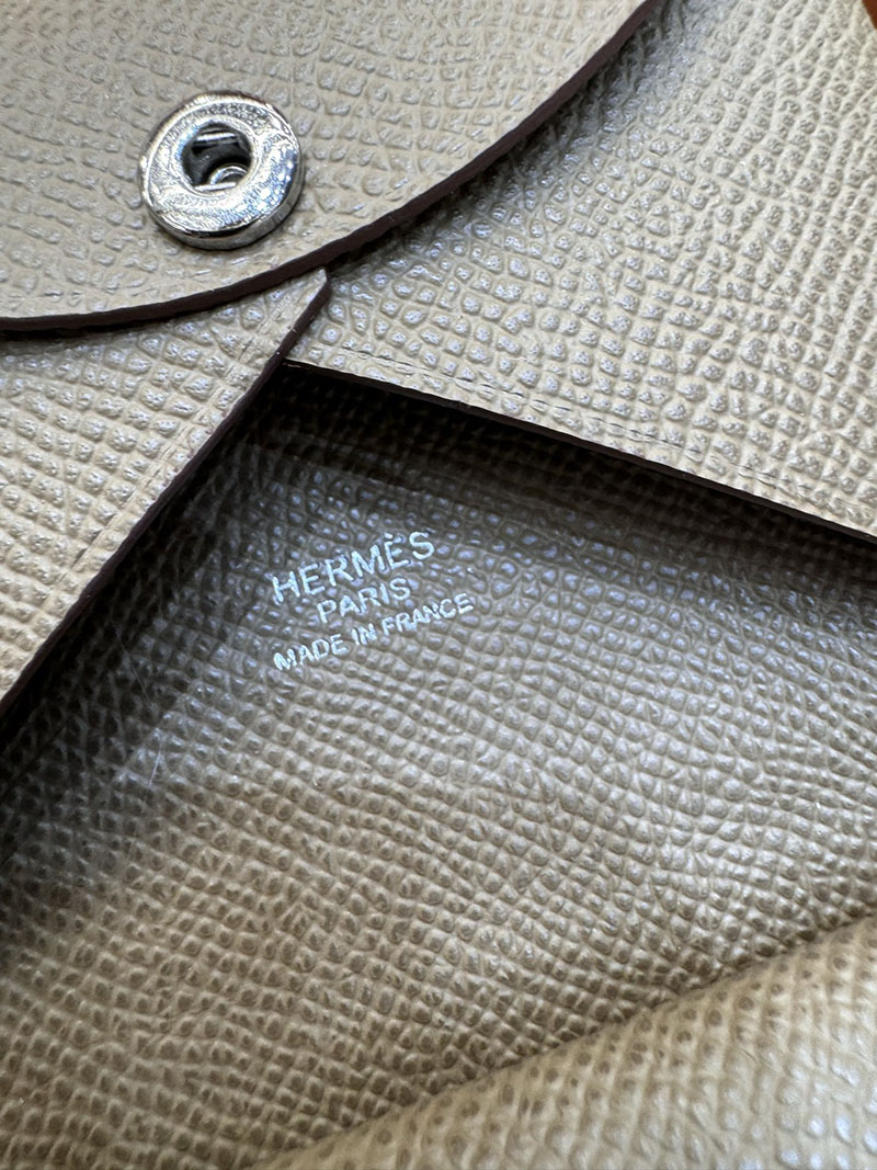 エルメス安い HERMES カルヴィデュオ カードケース エトゥープ ヴォーエプソン シルバー金具 H083035CK18 カルヴィデュオ 使い勝手 - 画像 (8)