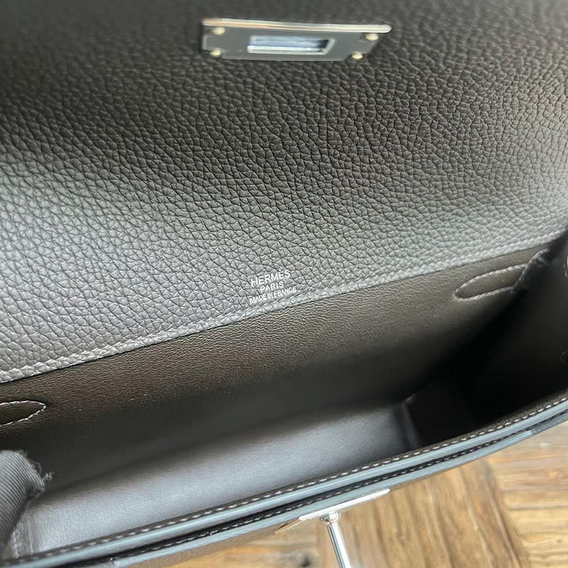 エルメスの人気バッグ HERMES ケリーデペッシュ25 エベンヌ トゴ シルバー金具 H082295CK46 ケリーデペッシュ 定価 - 画像 (4)