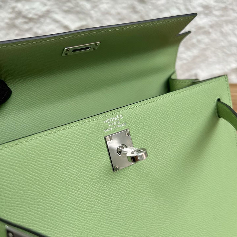 エルメス ケリー 25の通販 HERMES ケリー25 外縫い ヴェールクリケット ヴォーエプソン シルバー金具 H041000CK3I ケリー25 人気色 - 画像 (3)