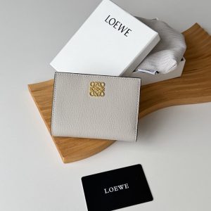 ロエベ 二つ折り財布 人気