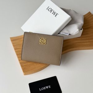 ロエベ 財布 二つ折り アナグラム