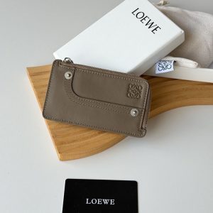 ロエベ カードケース 財布代わり