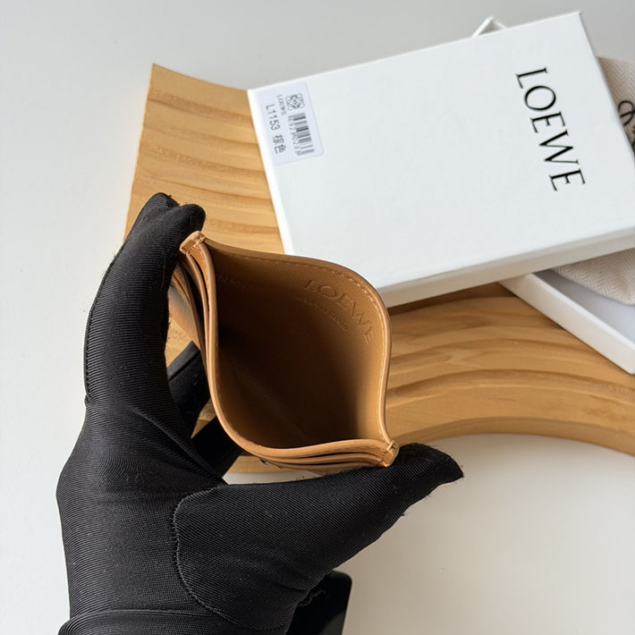最高級ロエベスーパーコピー LOEWE パンタ プレーン カードホルダー シャイニーカーフ ライトキャニオンブラウン C643322X55-6518 ロエベ カードケース 財布代わり - 画像 (4)