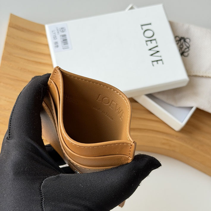 最高級ロエベスーパーコピー LOEWE パンタ プレーン カードホルダー シャイニーカーフ ライトキャニオンブラウン C643322X55-6518 ロエベ カードケース 財布代わり - 画像 (3)