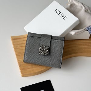 ロエベ 財布 日本