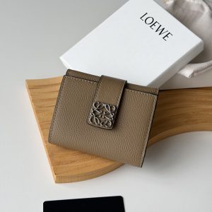 ロエベ 財布 三 つ折り レディース