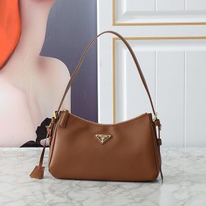 プラダ バッグ 斜 めがけ