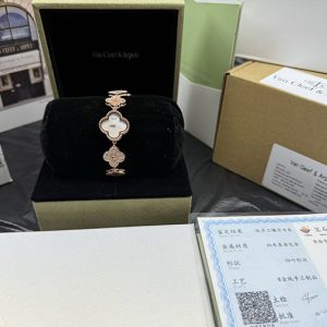 ヴァンクリーフ 時計 値段