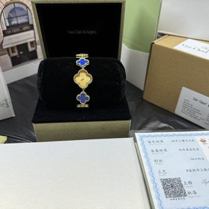 ヴァンクリーフ 時計 芸能人
