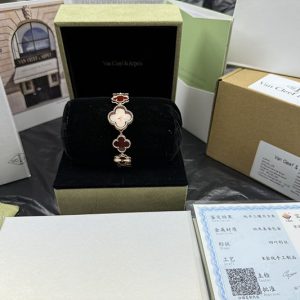 ヴァンクリーフ つけてる人