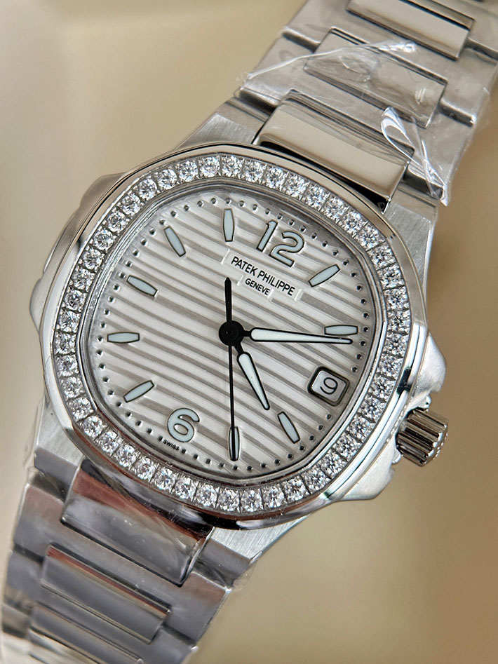 最高級パテックフィリップスーパーコピー ノーチラス 7010/1G-011 ダイヤモンド ホワイトゴールド 2635307 パテック フィリップ レディース 公式 - 画像 (8)