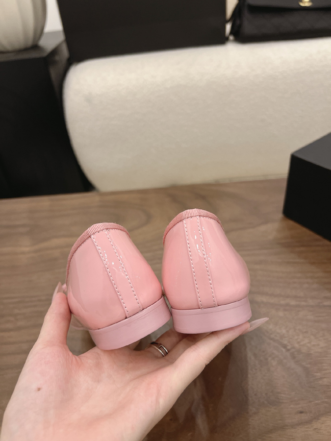 最高級シャネルスーパーコピー CHANEL 【シャネル】バレエ フラット シューズ ラウンドトゥ リボン CC ロゴ ピーチ ピンク & ホワイト ツートン シャネル バレリーナ 新作 - 画像 (9)