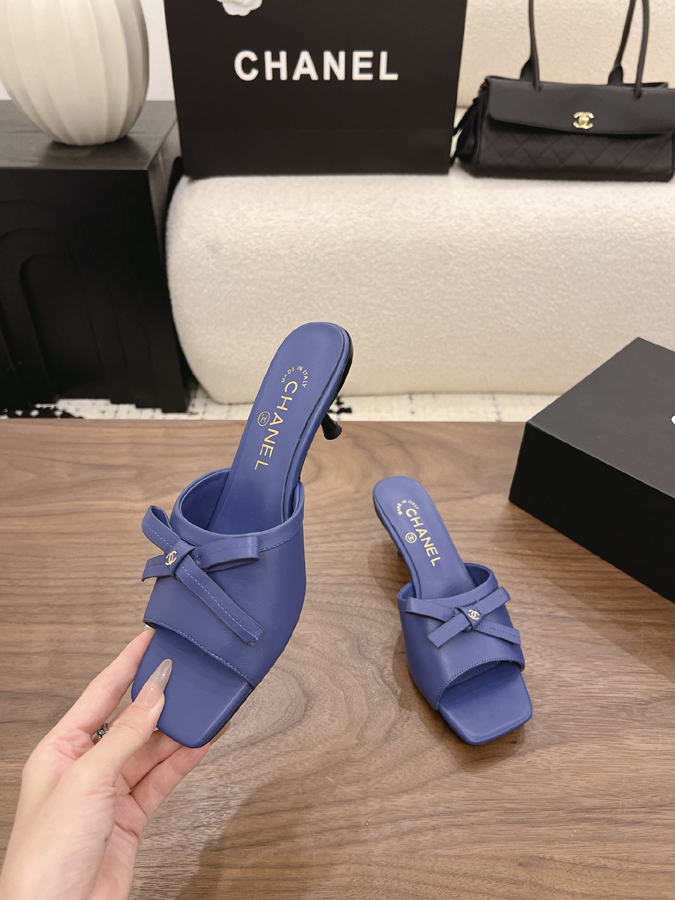 最高級シャネルスーパーコピー CHANEL 【シャネル】ミュール サンダル リボン スクエアトゥ バックル CC ロゴ パープル ブルー ラムスキン シャネルサンダル厚底 - 画像 (4)