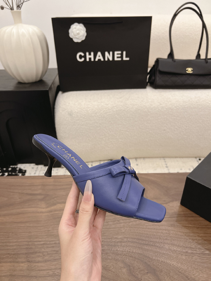 最高級シャネルスーパーコピー CHANEL 【シャネル】ミュール サンダル リボン スクエアトゥ バックル CC ロゴ パープル ブルー ラムスキン シャネルサンダル厚底 - 画像 (5)