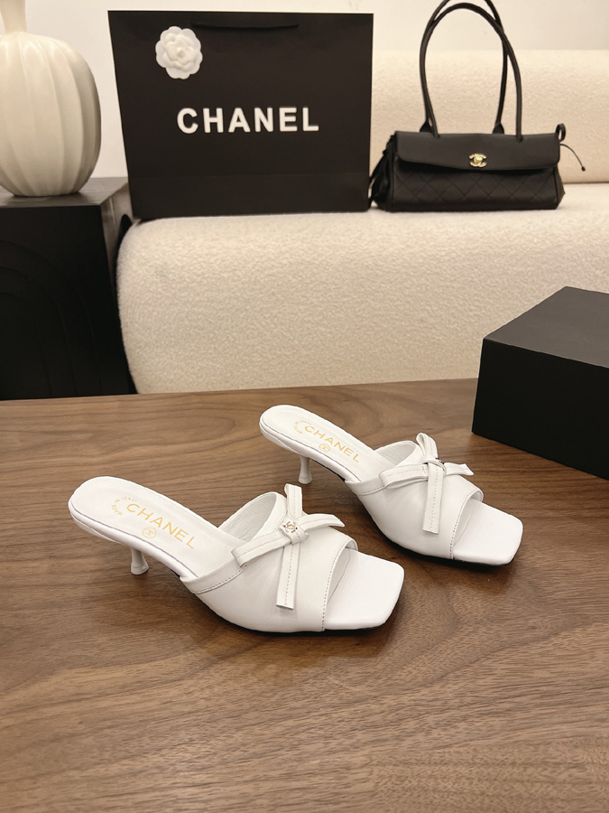 最高級シャネルスーパーコピー CHANEL 【シャネル】ミュール パンプス リボン スクエアトゥ キャットヒール CC ロゴ ピュア ホワイト ラムスキン シャネルビーチサンダル - 画像 (9)