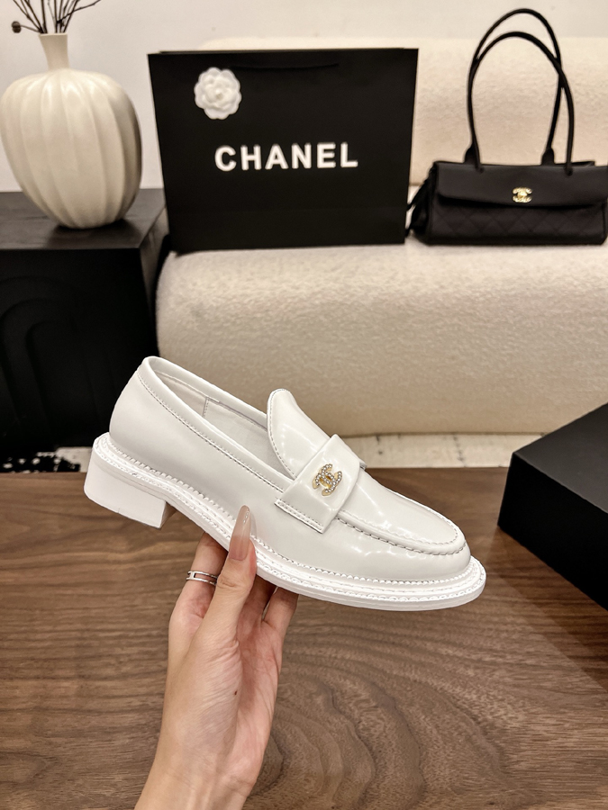 最高級シャネルスーパーコピー CHANELシャネル ローファー ダブルC ホワイト エナメル 厚底 レディース シャネル 靴 ローファー - 画像 (5)