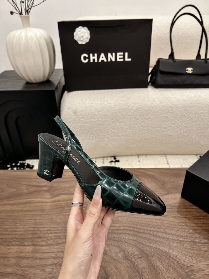 最高級シャネルスーパーコピー CHANEL【シャネル】グリーン ブラック グラデーション スリングバック ヒール エナメル 靴 シャネルバレリーナコピー - 画像 (5)