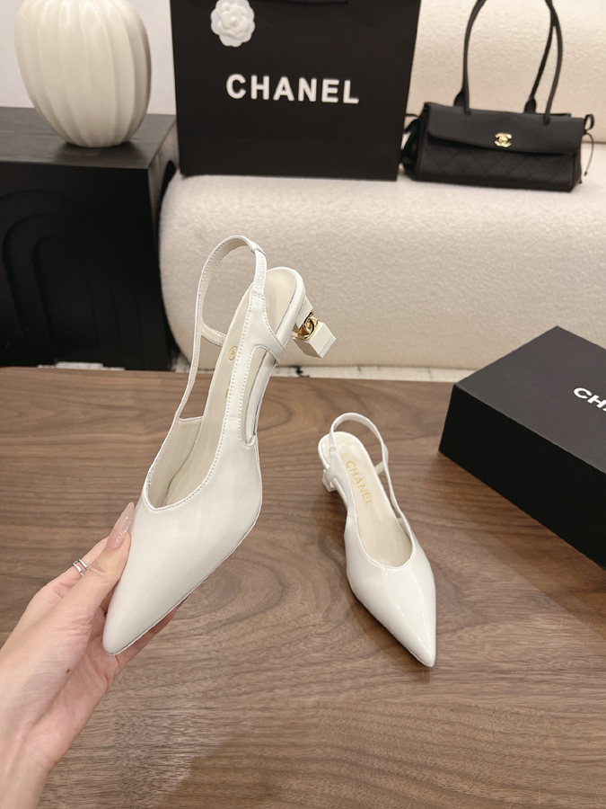 最高級シャネルスーパーコピー シャネル スリングバック パンプス ダブルC ホワイト パテント デザイン シャネルサンダル新作 - 画像 (4)