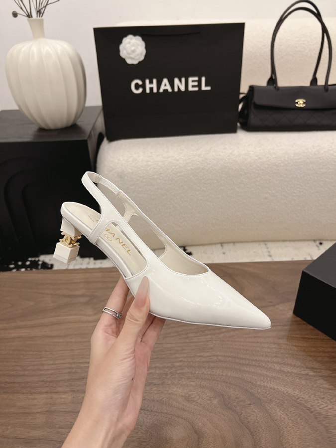 最高級シャネルスーパーコピー シャネル スリングバック パンプス ダブルC ホワイト パテント デザイン シャネルサンダル新作 - 画像 (5)