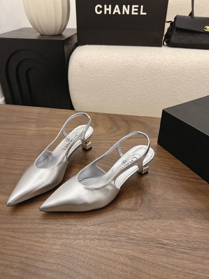 最高級シャネルスーパーコピー シャネル スリングバック パンプス ダブルC シルバー パテント デザイン レディース シャネルサンダルメルカリ - 画像 (3)