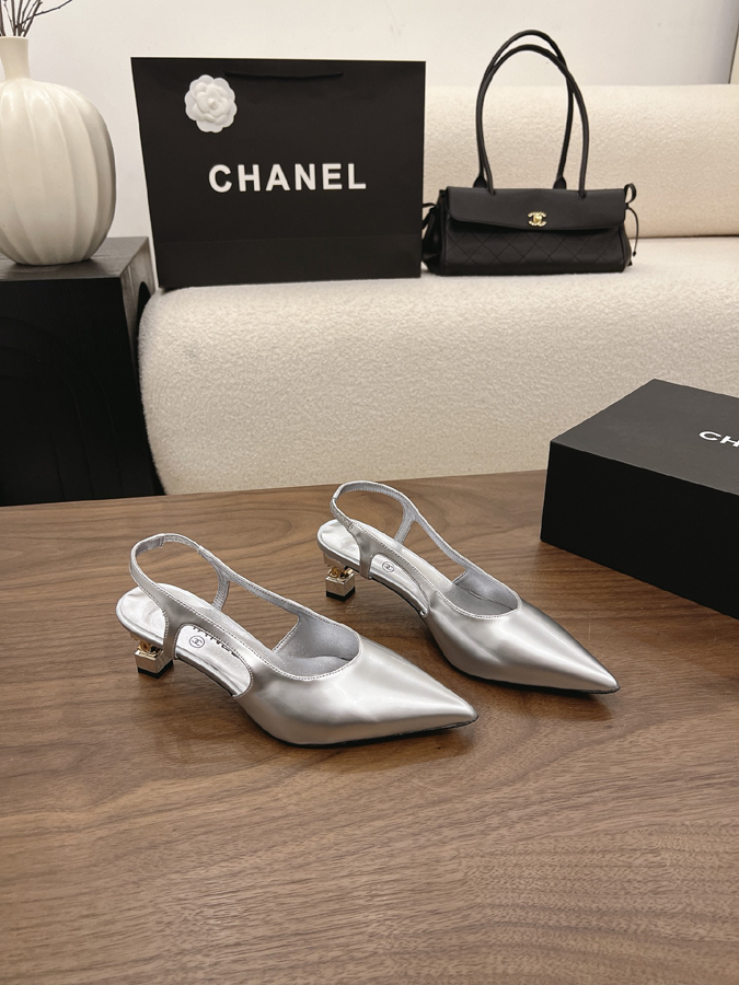 最高級シャネルスーパーコピー シャネル スリングバック パンプス ダブルC シルバー パテント デザイン レディース シャネルサンダルメルカリ - 画像 (6)