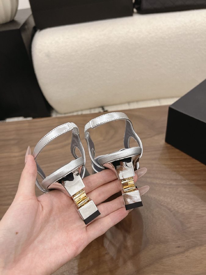 最高級シャネルスーパーコピー シャネル スリングバック パンプス ダブルC シルバー パテント デザイン レディース シャネルサンダルメルカリ - 画像 (9)