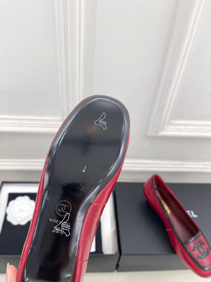 最高級シャネルスーパーコピー シャネル パンプス レッド ブラック コンビ メタル CC ロゴ スクエア トゥ キャットヒール レディース シャネル パンプス 人気 - 画像 (9)