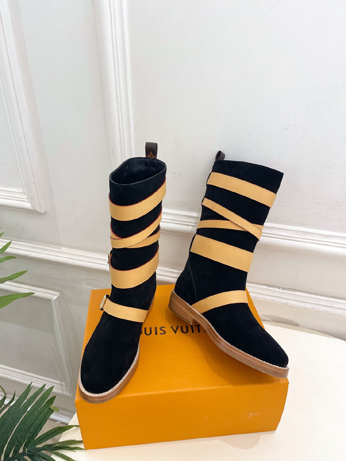 最高級ルイヴィトンスーパーコピー 【LOUIS VUITTON】ルイヴィトン ミドルブーツ スエード クロスストラップ バックル Vロゴ ルイヴィトンアンクルブーツ ルイヴィトン 長靴 - 画像 (4)