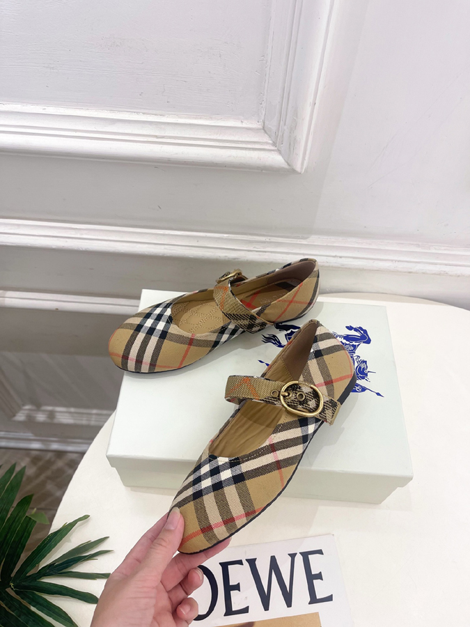 最高級バーバリースーパーコピー BURBERRY 2026新作 バーバリー メリージェーン シューズ ベージュ オールチェック レザー バックル バーバリースニーカー 定価 - 画像 (3)