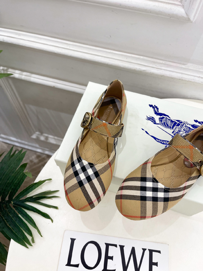 最高級バーバリースーパーコピー BURBERRY 2026新作 バーバリー メリージェーン シューズ ベージュ オールチェック レザー バックル バーバリースニーカー 定価 - 画像 (5)