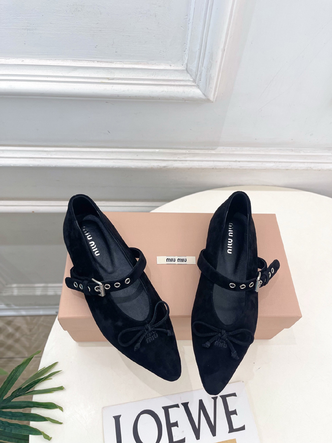 最高級ミュウミュウスーパーコピー MiuMiu 2026新作 ミュウミュウ メリージェーン シューズ 黑 スエード リボン アイレット バックル MiuMiuメリージェーン コピー - 画像 (2)